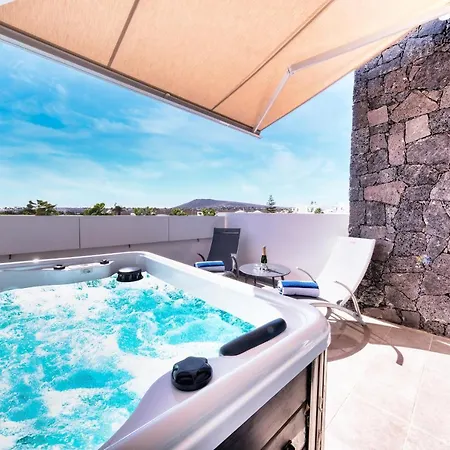 Coral Bay Luxury Duplex Holiday home *