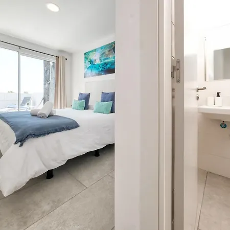 Coral Bay Luxury Duplex Holiday home *